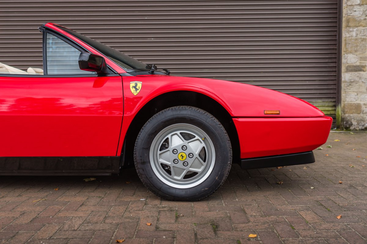 1987 Ferrari Mondial T Cabriolet 18