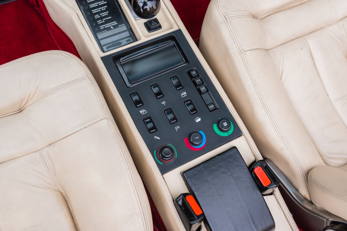 1987 Ferrari Mondial T Cabriolet 30