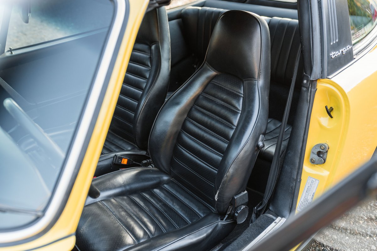 1975 Porsche 911S Targa 38