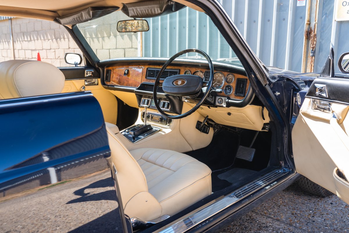 1975 Jaguar XJ12 Series II XJ-C Drivers Dashboard