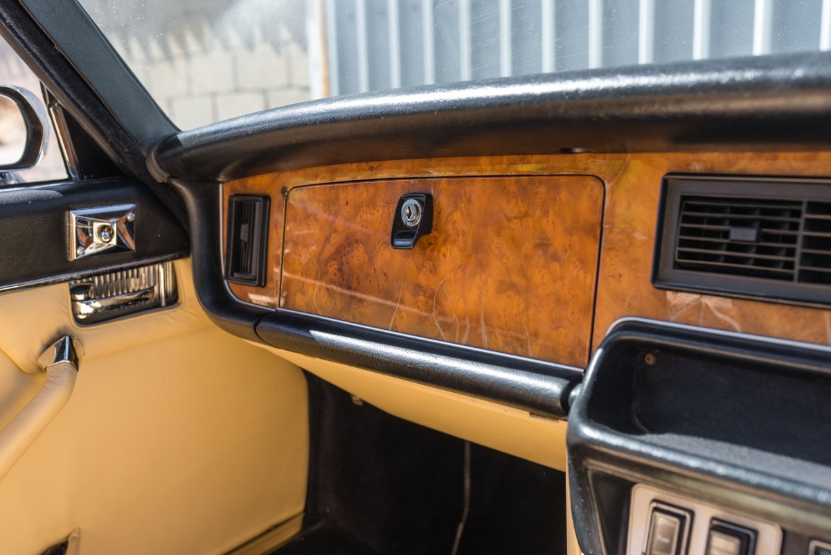 1975 Jaguar XJ12 Series II XJ-C Dashboard