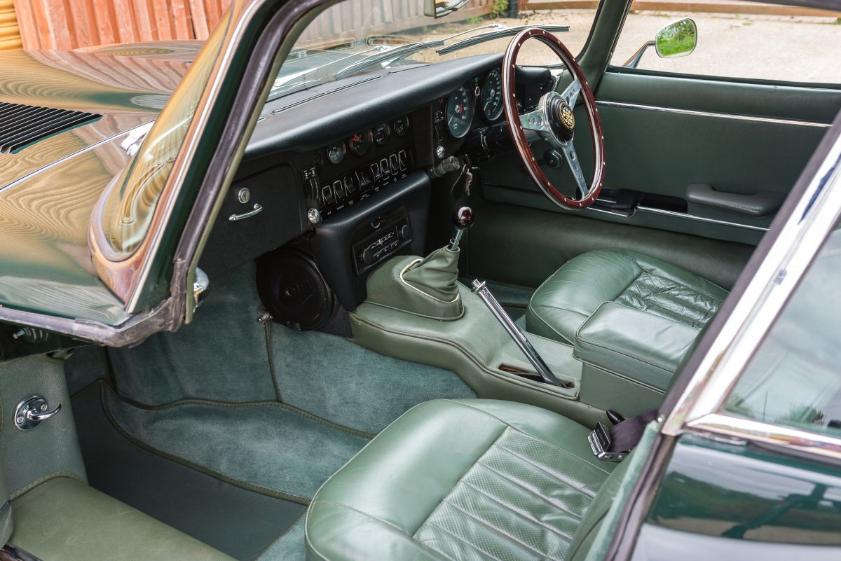 1970 Jaguar E-Type Series II FHC Passengers Dashboard