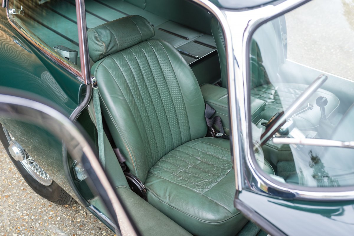 1970 Jaguar E-Type Series II FHC Drivers Seat