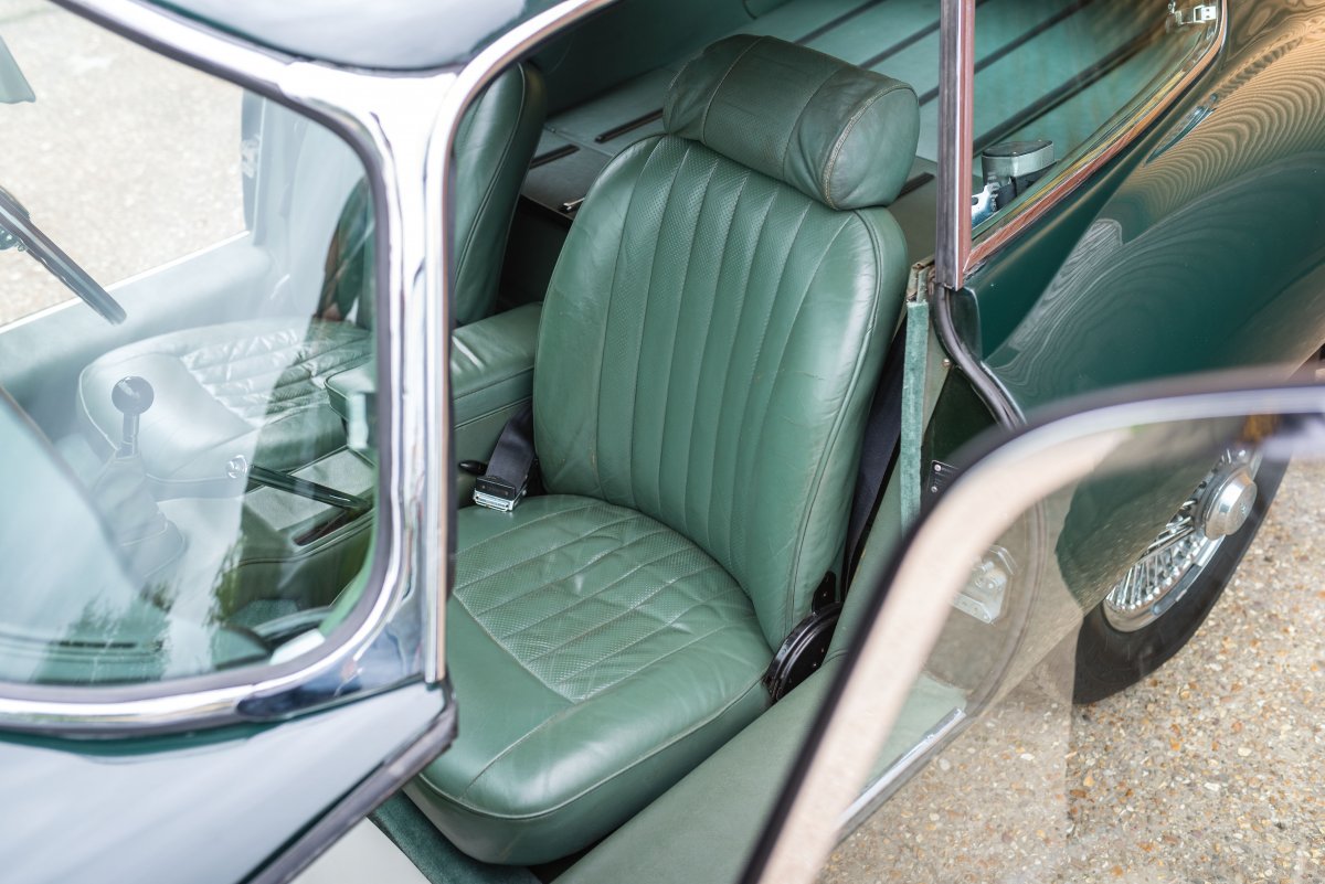 1970 Jaguar E-Type Series II FHC Passengers Seat