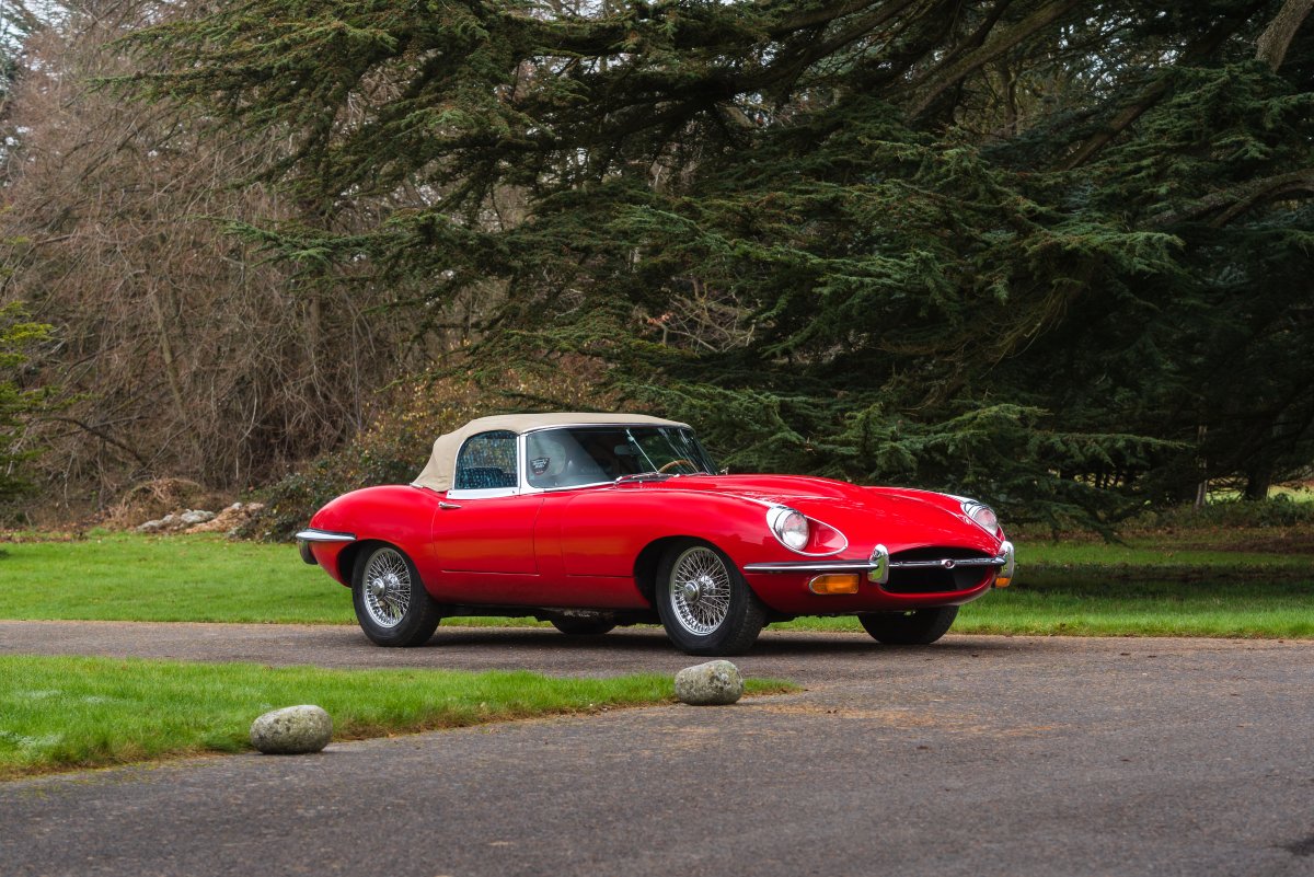 1969 Jaguar E-Type Series II 4.2 Roadster Front Right Roof Up