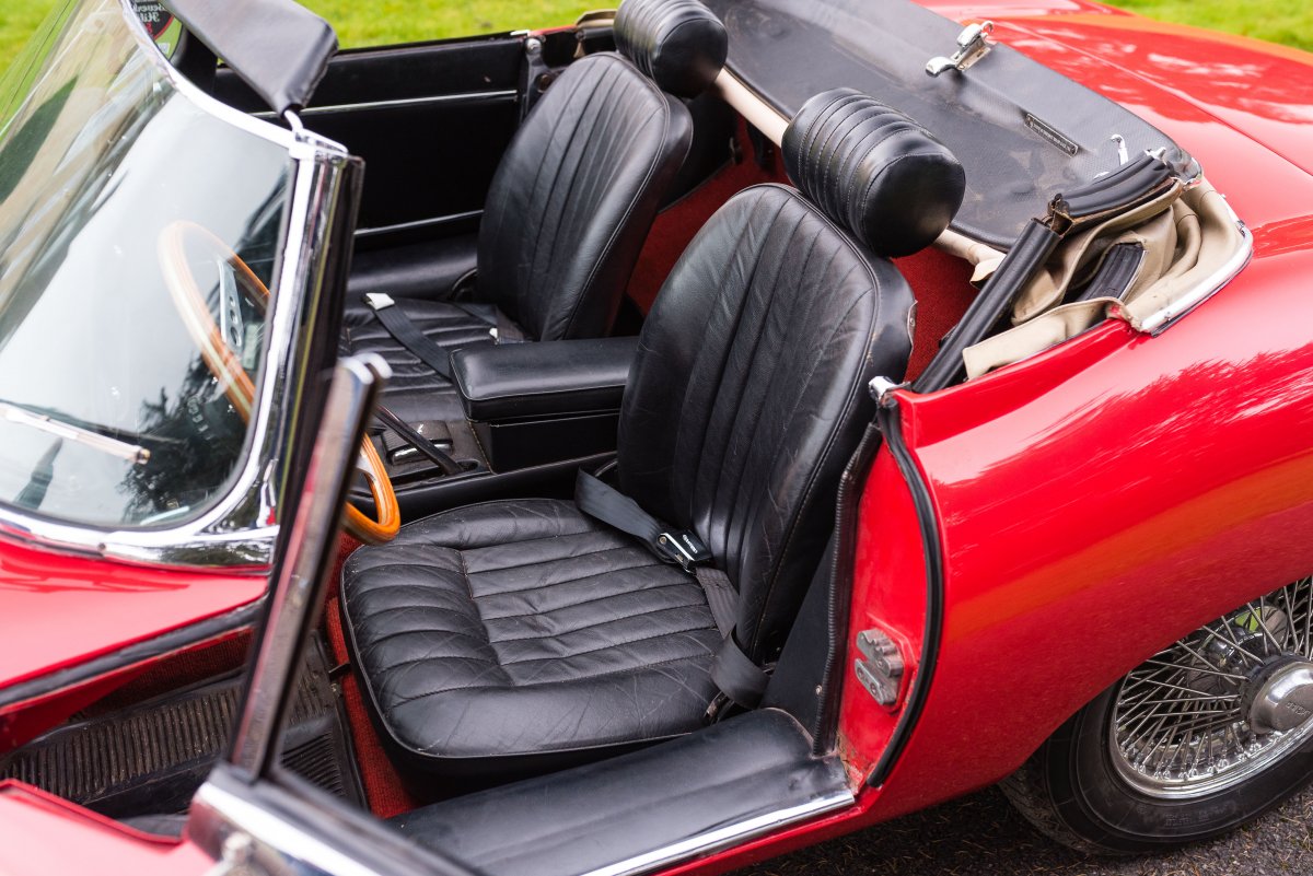 1969 Jaguar E-Type Series II 4.2 Roadster Drivers Seat