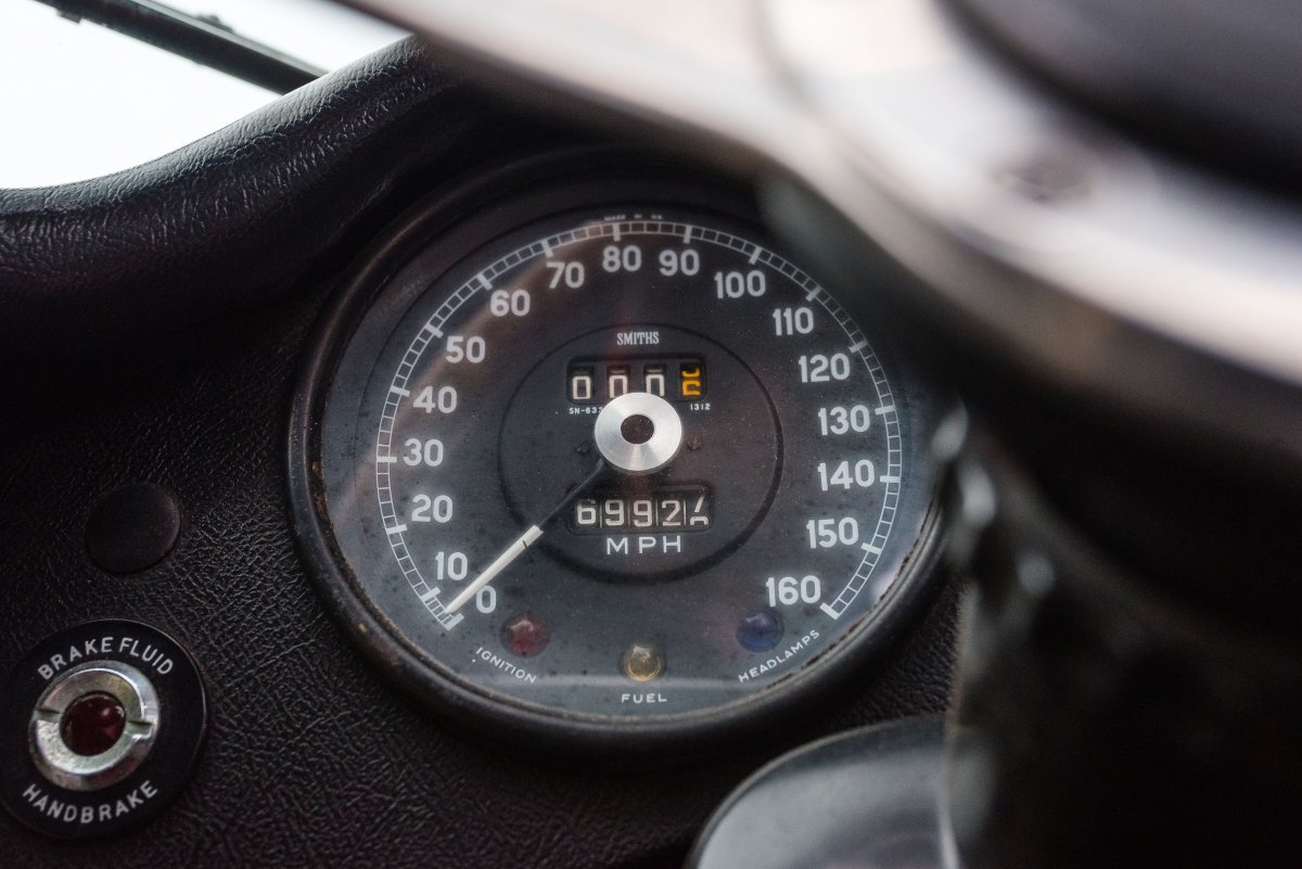 1969 Jaguar E-Type Series II 4.2 Roadster 36