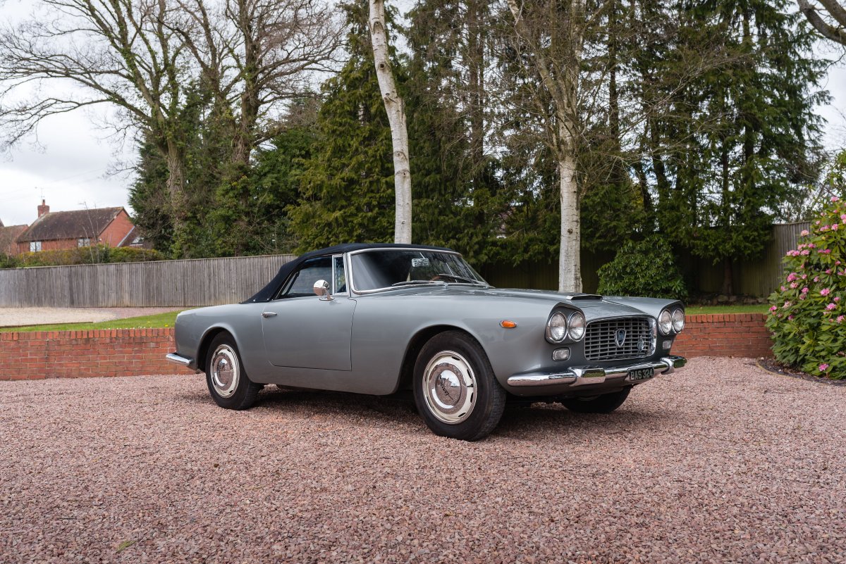 1961 Lancia Flaminia GT Convertible Front Right Roof Up