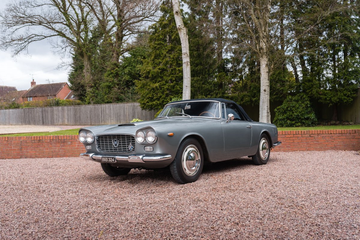 1961 Lancia Flaminia GT Convertible Front Left Roof Up