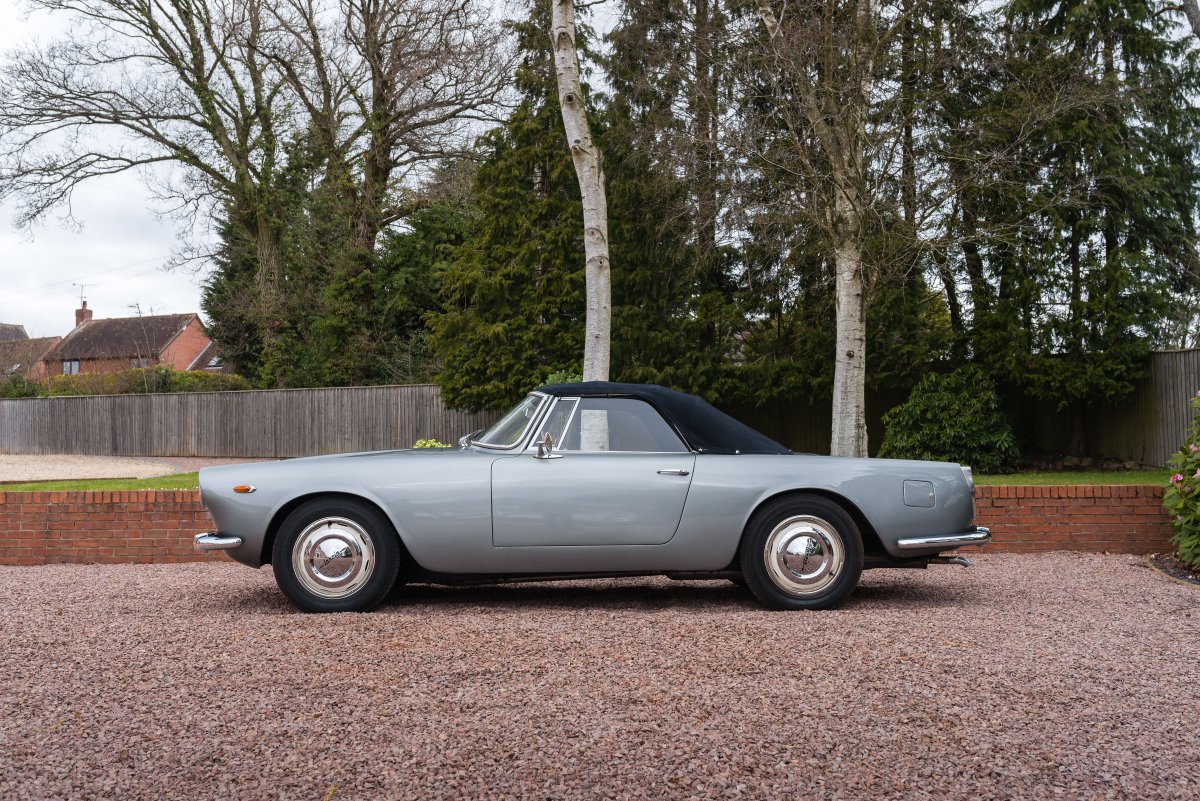 1961 Lancia Flaminia GT Convertible Drivers Side Roof Up
