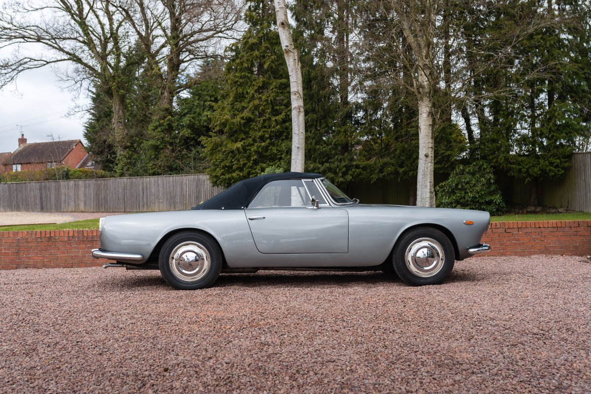 1961 Lancia Flaminia GT Convertible Passengers Side Roof Up