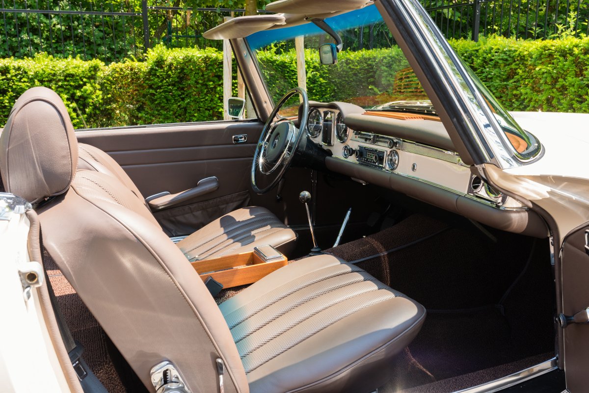 1969 Mercedes-Benz 280SL Pagoda For Sale 18 Interior