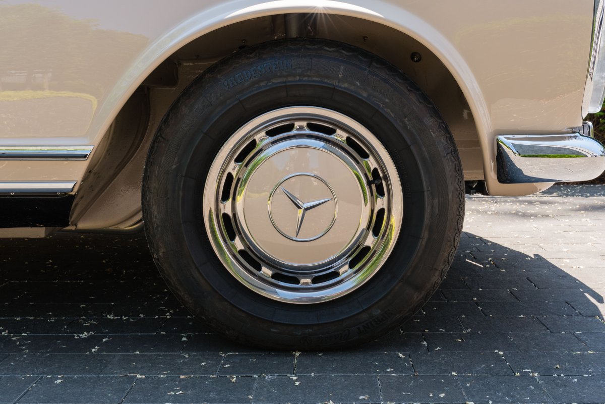 1969 Mercedes-Benz 280SL Pagoda For Sale 30 Wheel