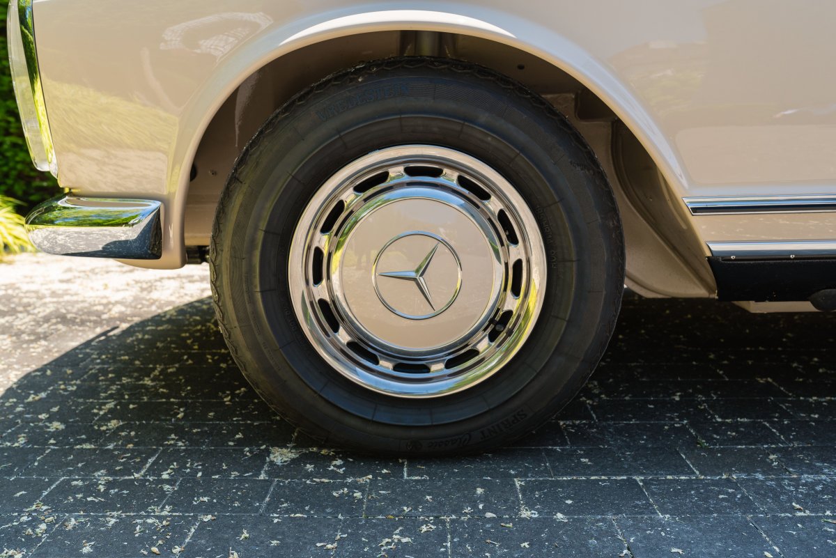 1969 Mercedes-Benz 280SL Pagoda For Sale 31 Wheel
