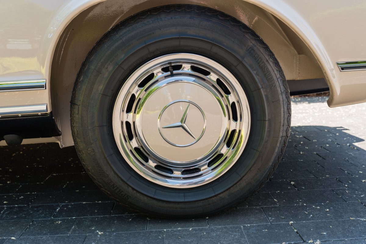 1969 Mercedes-Benz 280SL Pagoda For Sale 32 Wheel