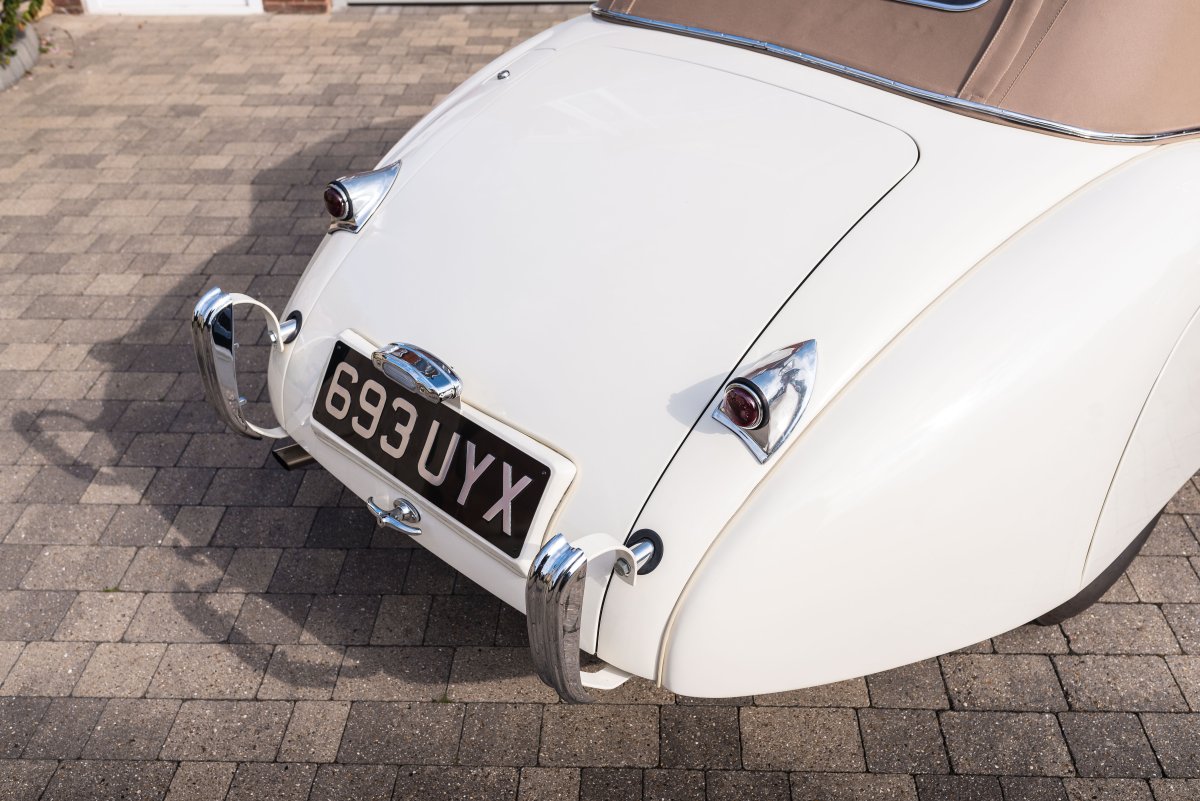 1954 Jaguar XK120 Drophead Coupé For Sale