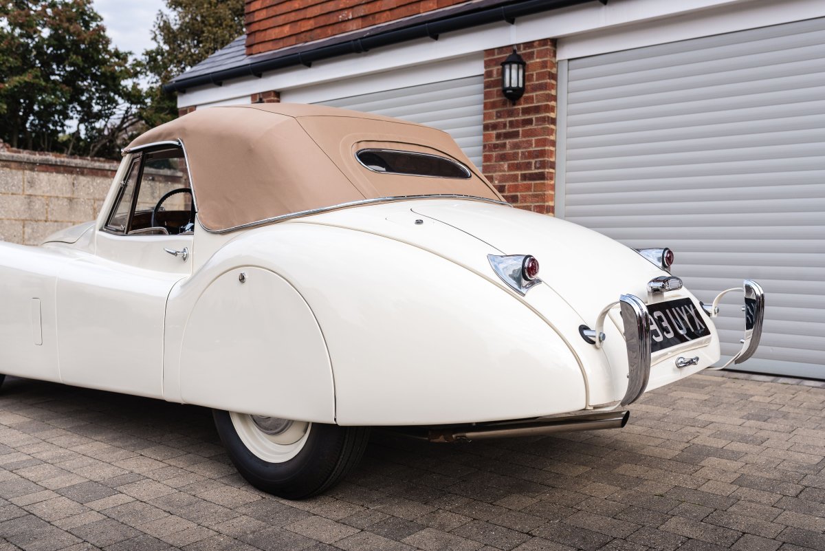 1954 Jaguar XK120 Drophead Coupé For Sale