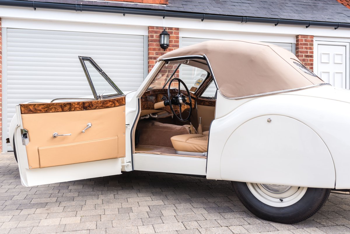 1954 Jaguar XK120 Drophead Coupé For Sale