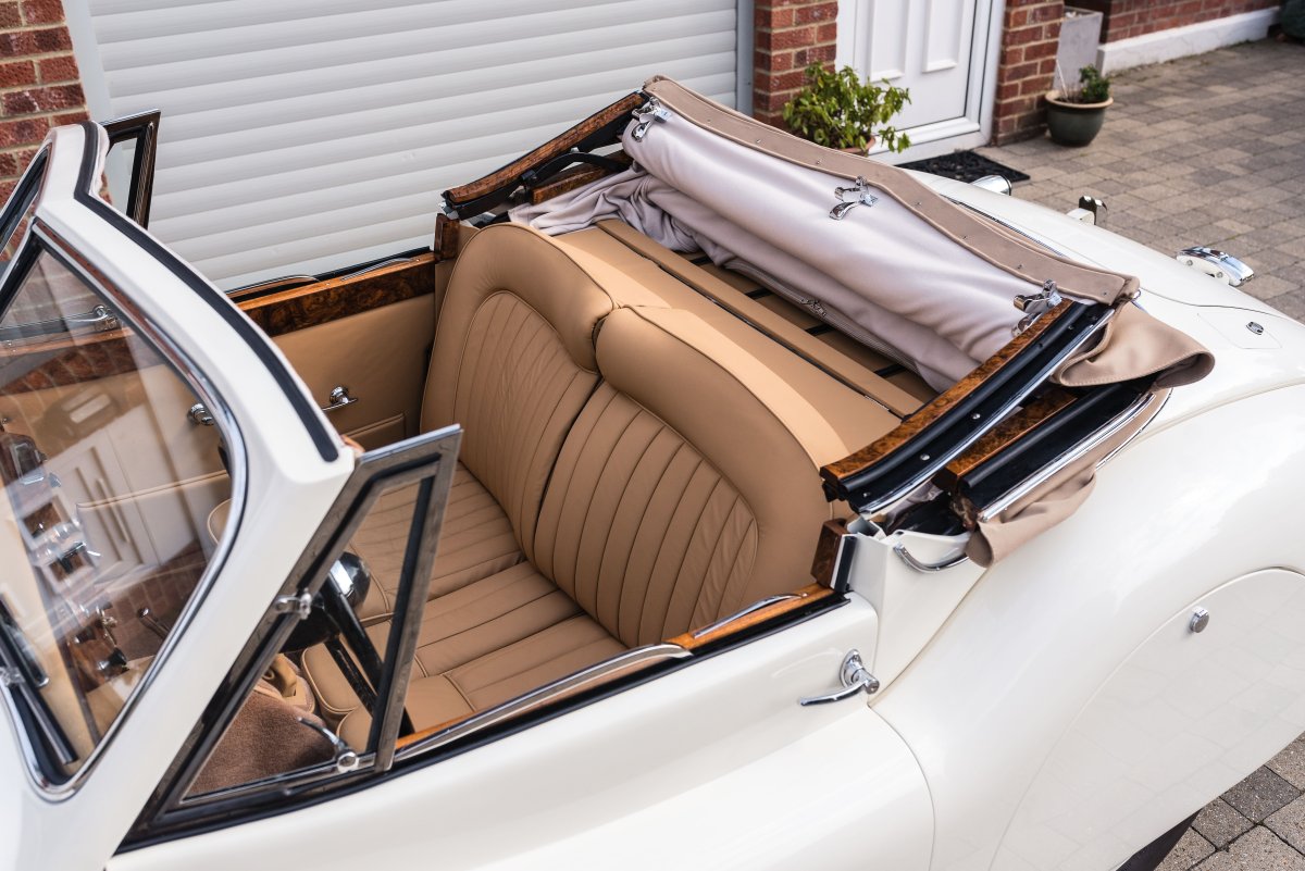 1954 Jaguar XK120 Drophead Coupé For Sale