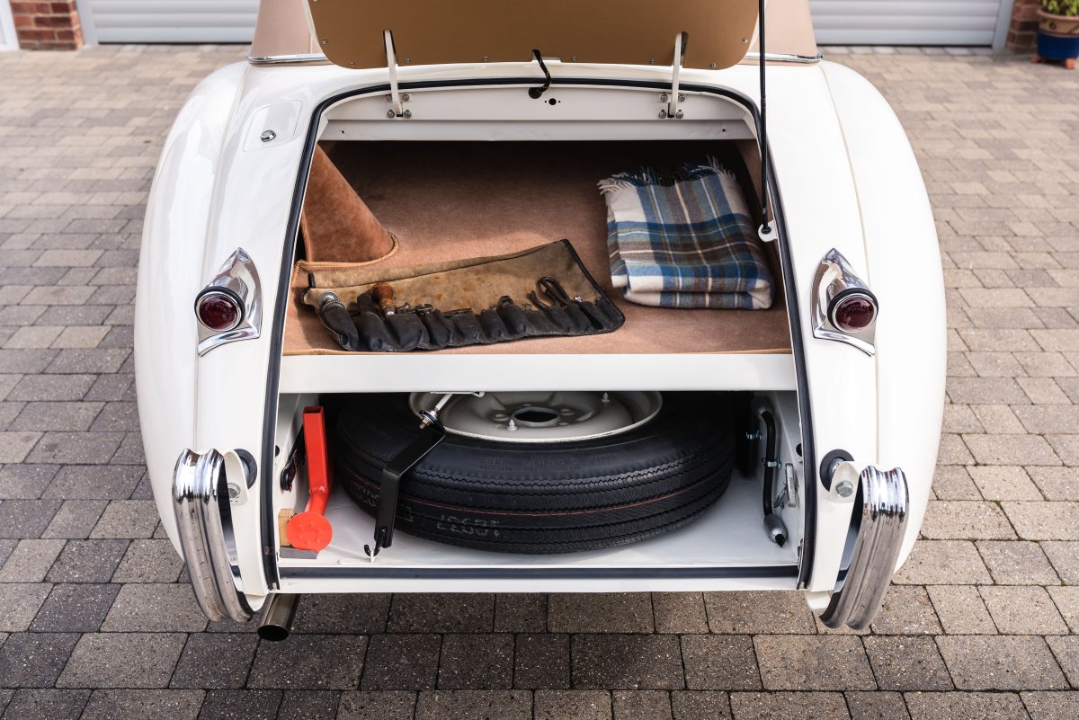 1954 Jaguar XK120 Drophead Coupé For Sale
